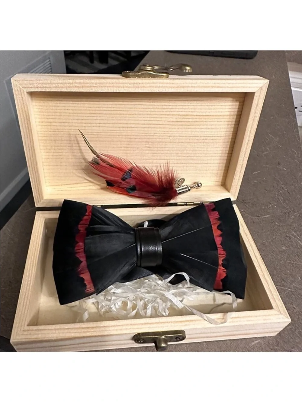 Feather Pre-tied Bow tie